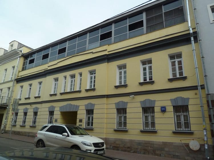 Продажа бизнес-центра 1800 квадратных метров в ЦАО 