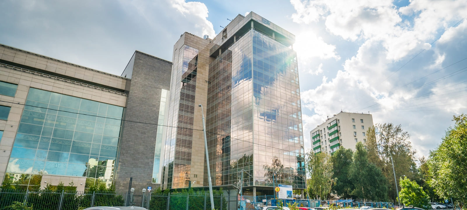 Продажа бизнес-центра 14800 квадратных метров в ЮЗАО 