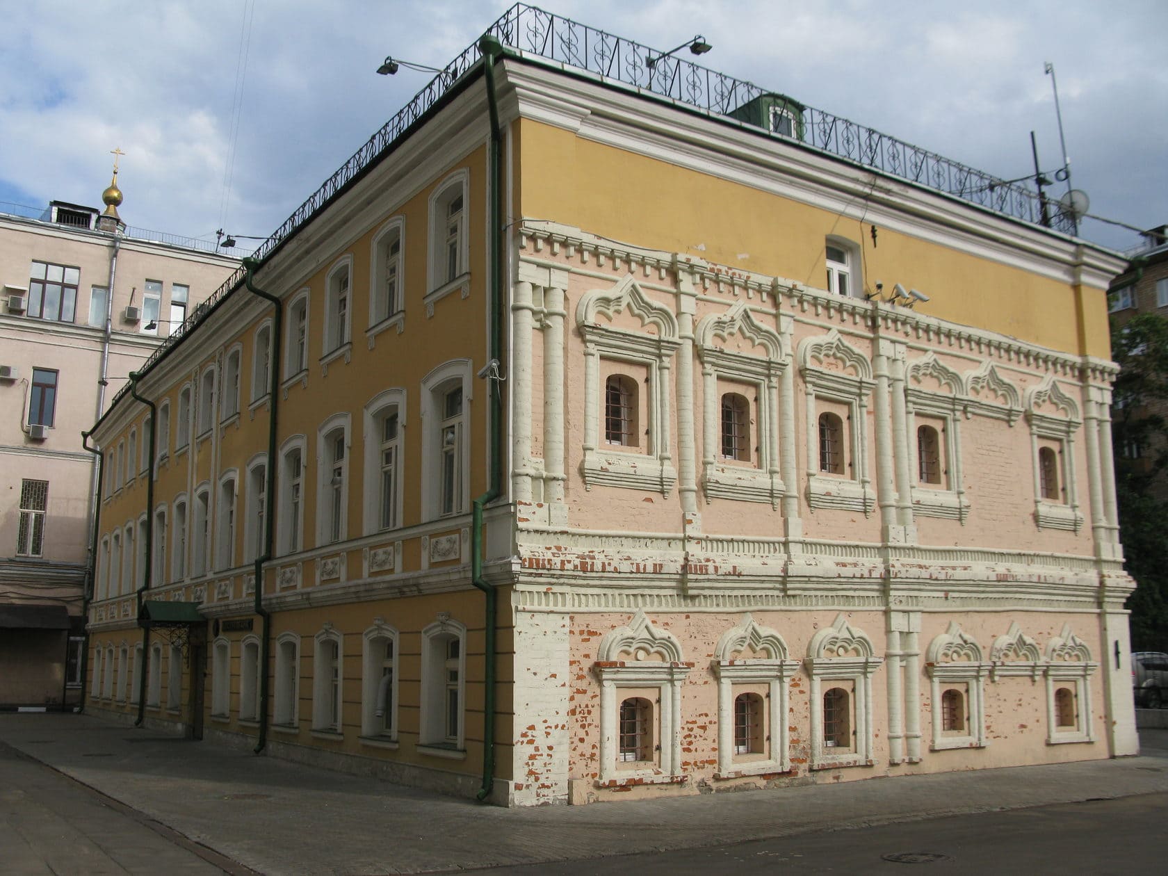 Продажа бизнес-центра 1200 квадратных метров в ЦАО 