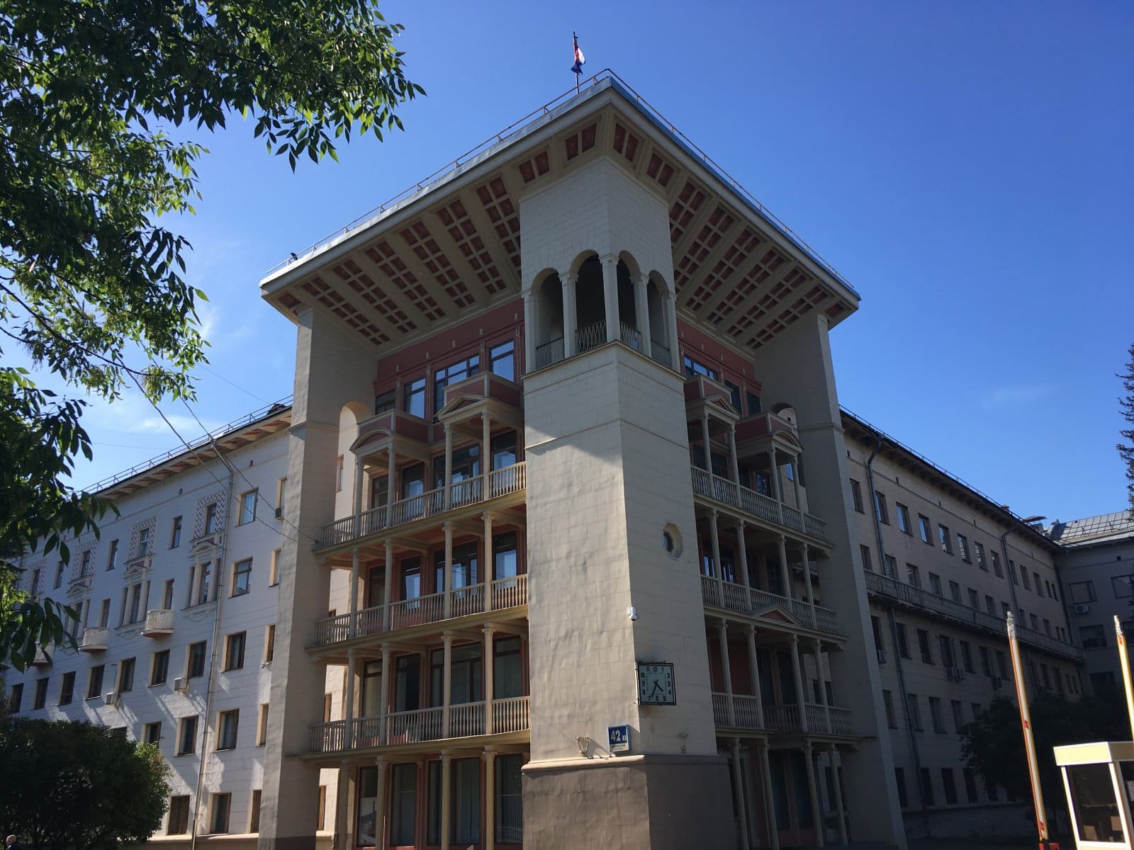 продажа здания бц Ленинский 42